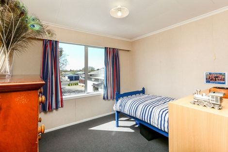 Photo of property in 17 Kowhai Street, Inglewood, 4330