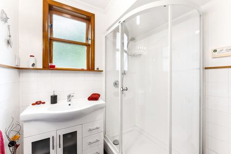 Photo of property in 18 Pinehaven Road, Pinehaven, Upper Hutt, 5019