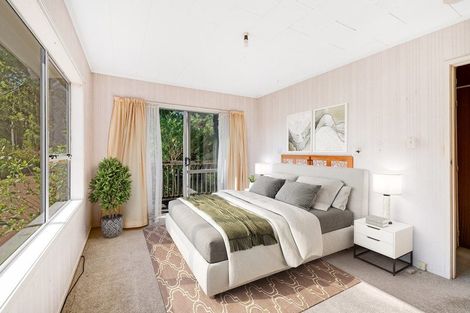 Photo of property in 16 Pohutukawa Avenue, Red Beach, 0932