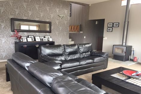 Photo of property in 10 Chastudon Place, Tawa, Wellington, 5028