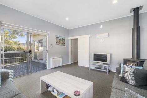 Photo of property in 33 Tawhai Street, Stokes Valley, Lower Hutt, 5019