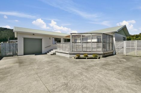 Photo of property in 5a Kilkenny Grove, Wainuiomata, Lower Hutt, 5014