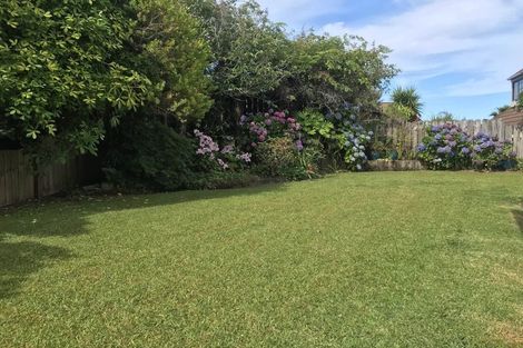 Photo of property in 9 Javelin Place, West Harbour, Auckland, 0618