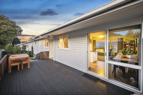 Photo of property in 5 Tauhara Street, Green Bay, Auckland, 0604