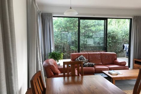 Photo of property in 12 Atlantis Place, Totara Vale, Auckland, 0629