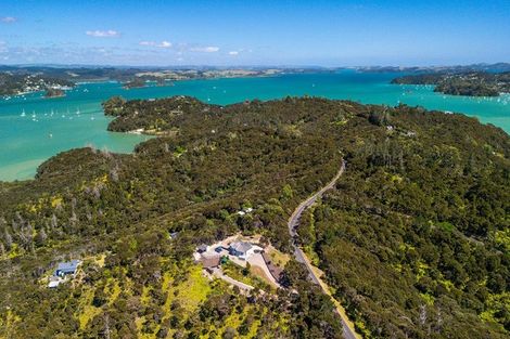 Photo of property in 77 Te Wahapu Road, Russell, 0272