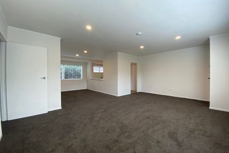 Photo of property in 2/23 Manhattan Heights, Glendene, Auckland, 0602