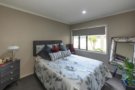 Photo of property in 95a Schnell Drive, Kelvin Grove, Palmerston North, 4414