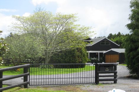 Photo of property in 96 Boord Crescent, Kumeu, 0891