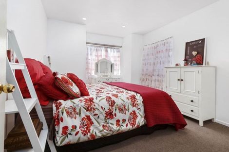 Photo of property in 2 Ali Place, Ranui, Auckland, 0612