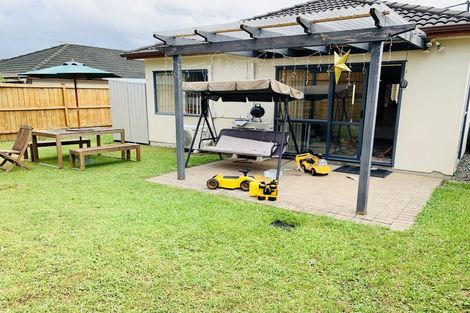 Photo of property in 37 Magic Way, Randwick Park, Auckland, 2105