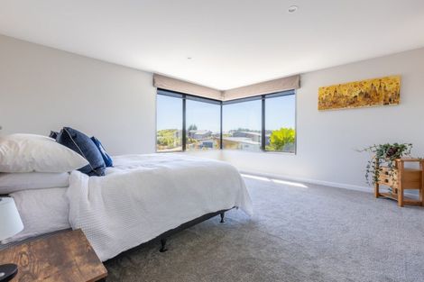 Photo of property in 30 Ferndale Drive, Waikanae, 5036