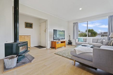 Photo of property in 48 Harmel Road, Glendene, Auckland, 0602