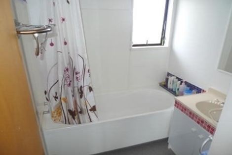 Photo of property in 39a Horokiwi Road West, Newlands, Wellington, 6037