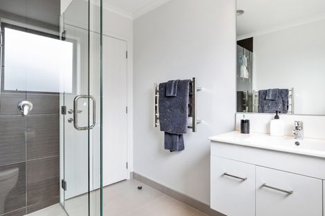 Photo of property in 15 Maple Grove, Kingston, Wellington, 6021