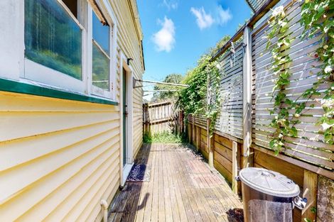 Photo of property in 11b Upper Lewisville Terrace, Thorndon, Wellington, 6011