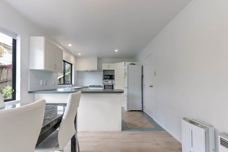 Photo of property in 2/134 Birkenhead Avenue, Birkenhead, Auckland, 0626