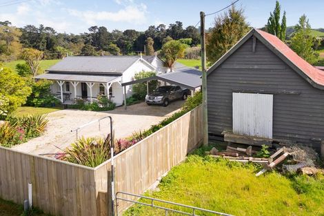 Photo of property in 1033 Masterton Castlepoint Road, Tauweru, Masterton, 5889