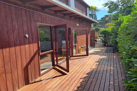 Photo of property in 17a Old Lake Road, Narrow Neck, Auckland, 0624