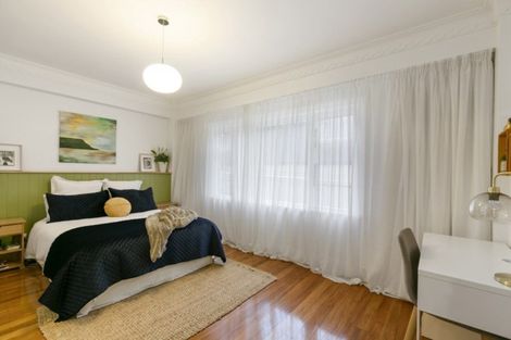 Photo of property in Sunhaven Flats, 262 Oriental Parade, Oriental Bay, Wellington, 6011
