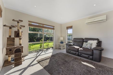 Photo of property in 19 Walnut Grove, Kelvin Grove, Palmerston North, 4414
