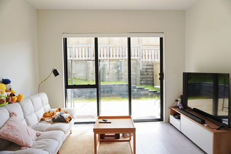 Photo of property in 4 Lawson Creek Street, Massey, Auckland, 0614