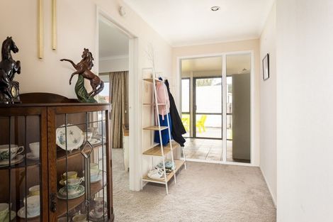 Photo of property in 72 Manu Crescent, Upper Vogeltown, New Plymouth, 4310