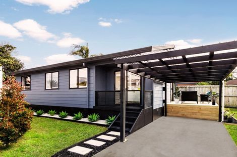 Photo of property in 3/27 Karepo Crescent, Ranui, Auckland, 0612