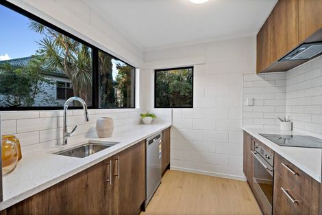 Photo of property in 3 Kathleen Street, Totara Vale, Auckland, 0627