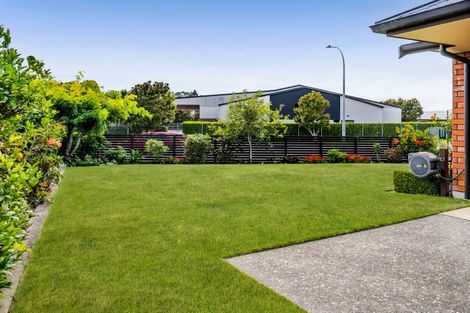 Photo of property in 7 Portland Drive, Highlands Park, New Plymouth, 4312