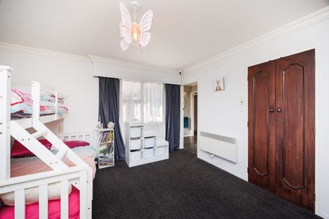 Photo of property in 18 Kentucky Way, Awapuni, Palmerston North, 4412