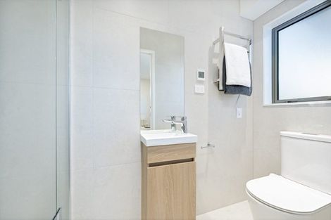 Photo of property in 2/5 Hereford Street, Te Atatu Peninsula, Auckland, 0610