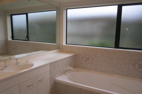 Photo of property in 128 Kilkenny Drive, East Tamaki Heights, Auckland, 2016