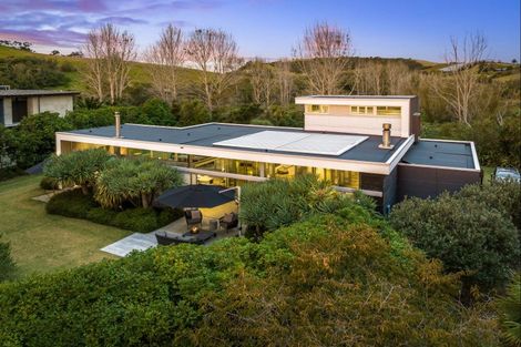 Photo of property in 64 Taumata Road, Omaha, 0986