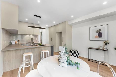 Photo of property in 6a Waiohua Road, Greenlane, Auckland, 1061