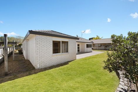 Photo of property in 2 Roderick Place, Rototuna, Hamilton, 3210