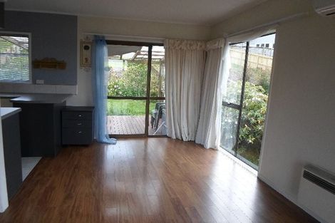 Photo of property in 1/7 Deverell Place, Northcross, Auckland, 0632