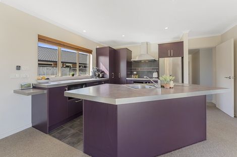 Photo of property in 19 Walnut Grove, Kelvin Grove, Palmerston North, 4414