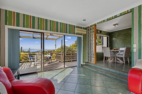 Photo of property in 801 East Coast Road, Northcross, Auckland, 0630