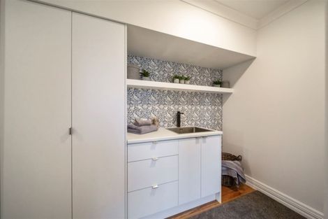 Photo of property in 273 South Road, Hawera, 4610