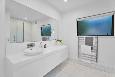 Photo of property in 1 Endymion Place, Half Moon Bay, Auckland, 2012