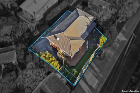 Photo of property in 2/20 Beach Road, Mellons Bay, Auckland, 2014