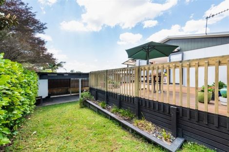 Photo of property in 2/88 Roberts Road, Te Atatu South, Auckland, 0610