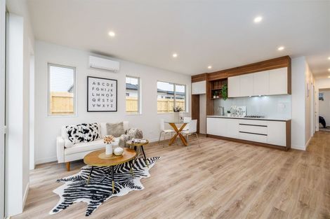 Photo of property in 23 Mcindoe Road, Kumeu, 0810