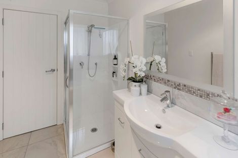 Photo of property in 98 Rosalie Terrace, Kelvin Grove, Palmerston North, 4414