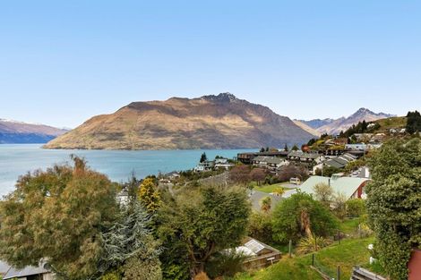 Photo of property in 59a-b Wynyard Crescent, Fernhill, Queenstown, 9300