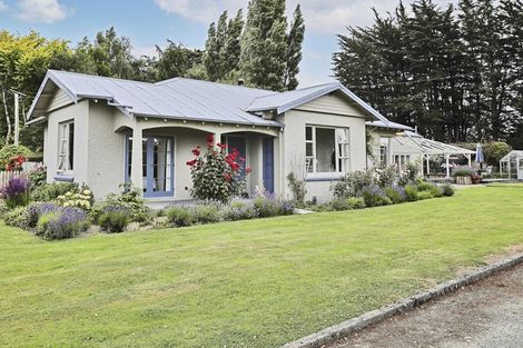 Photo of property in 1000 Lochiel-branxholme Road, Branxholme, Invercargill, 9874