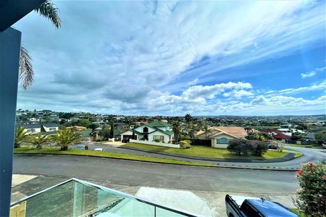 Photo of property in 14 Bonnard Place, West Harbour, Auckland, 0618