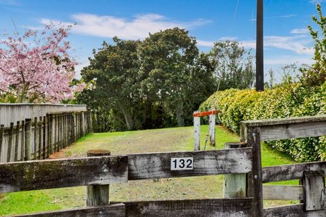 Photo of property in 132 Heta Road, Highlands Park, New Plymouth, 4312
