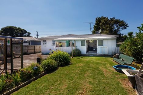 Photo of property in 44 Cobham Crescent, Kelston, Auckland, 0602